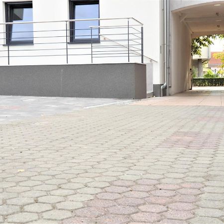 Hotel Central סלאבונסקי ברוד מראה חיצוני תמונה