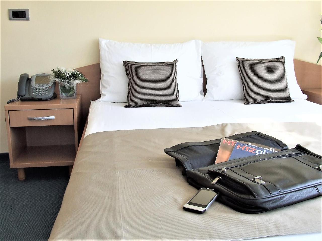 Hotel Central סלאבונסקי ברוד מראה חיצוני תמונה