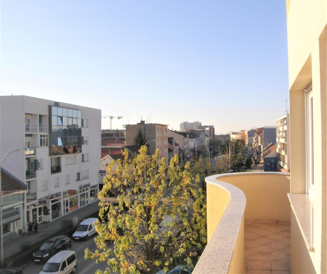 Hotel Central סלאבונסקי ברוד מראה חיצוני תמונה